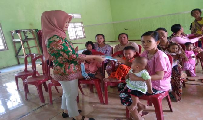 Pembagian PMT dan masker kepada masyarakat  Di Kab. Ogan Ilir